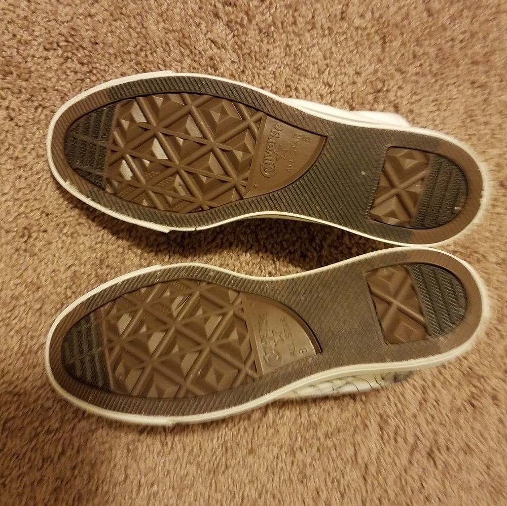 HANDPAINTED CONVERSE ALL STAR SNEAKERS - Picture 4 of 5